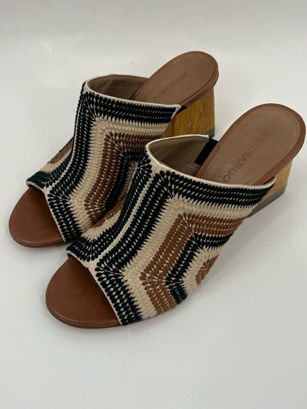 Bernardo Nala woven heeled peep-toe mule in Tan, Black & Cream